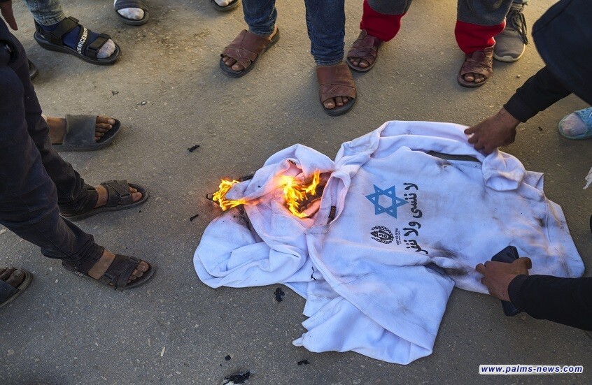 كاتب إسرائيلي حول قمصان "لن ننسى لن نغفر": محاولة عبثية ومثيرة للشفقة للتغلب على إذلال 7 أكتوبر